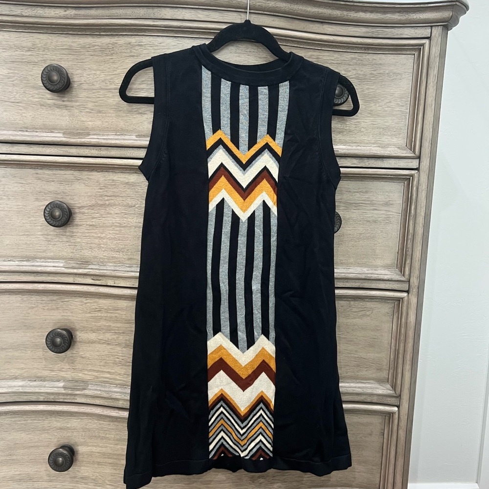 Chevron Pattern Sleeveless Dress - Black and Multicolor